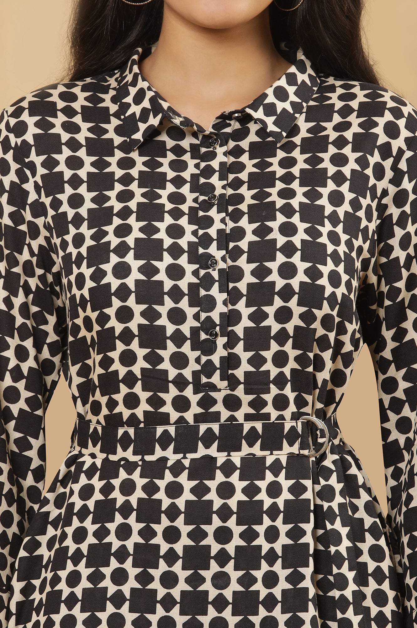 White And Black Geometric Printed Top And Trouser Set - View 4